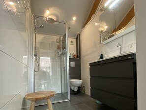 Shower, towels