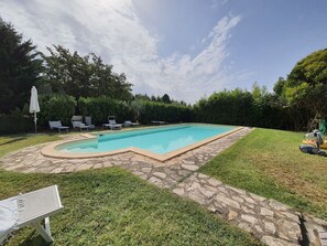 Inomhuspool och utomhuspool