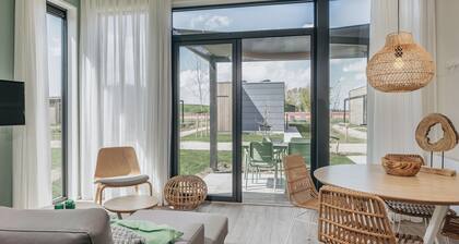 Comfy Lodge with Microwave near Markermeer