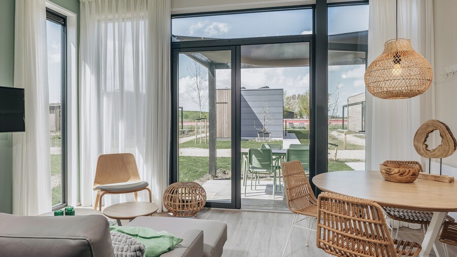 Comfy Lodge with Microwave near Markermeer