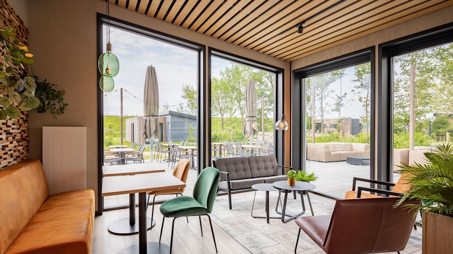 Comfy Lodge with Microwave near Markermeer