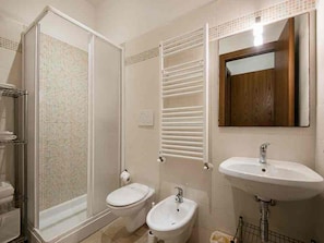 Shower, towels