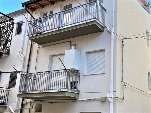 Cosy Holiday Home in Leonforte With Terrace