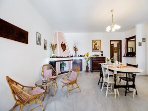 House | Dining - Beachfront Villa With Solarium (Siniscola)