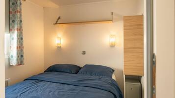 Chalet | 2 bedrooms, individually furnished, bed sheets
