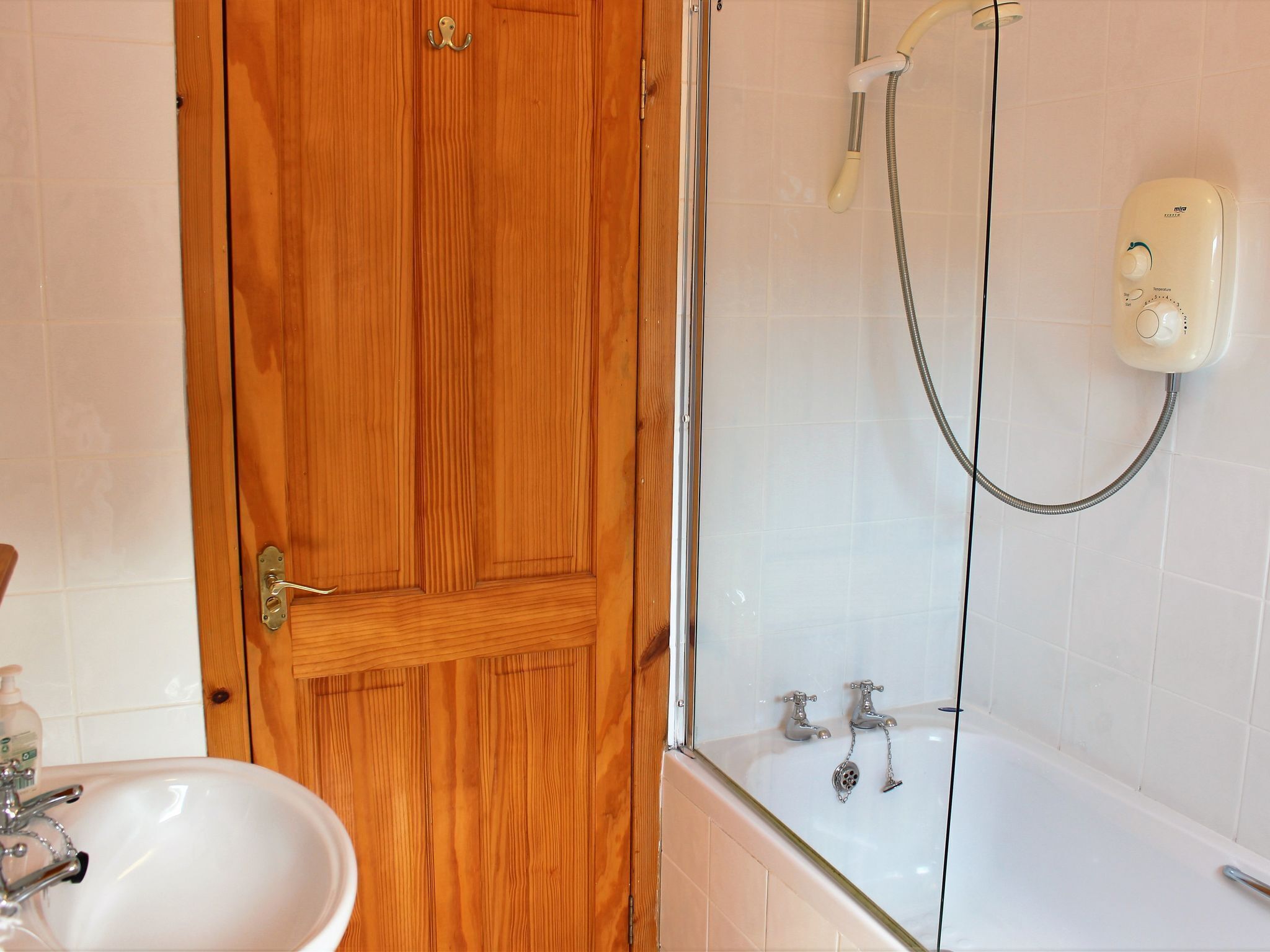 Ducha y bañera combinadas y toallas