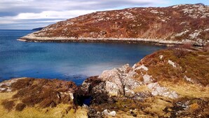 Exterior - Perfectly Situated Holiday Home With Breathtaking View at the sea in Lochinver (Lairg)