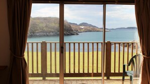 Balcony - Perfectly Situated Holiday Home With Breathtaking View at the sea in Lochinver (Lairg)