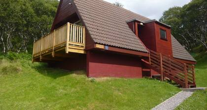 Perfectly Situated Holiday Home With Breathtaking View at the sea in Lochinver