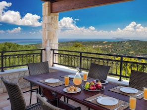 Villa | Dining