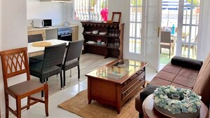 Living room - Captivating Holiday Home in Gandía Near Seabeach (Gandia)