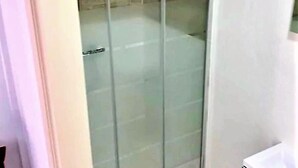 Shower, towels - Captivating Holiday Home in Gandía Near Seabeach (Gandia)