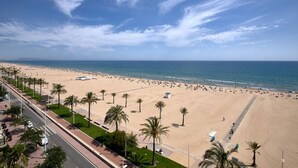 Beach - Captivating Holiday Home in Gandía Near Seabeach (Gandia)