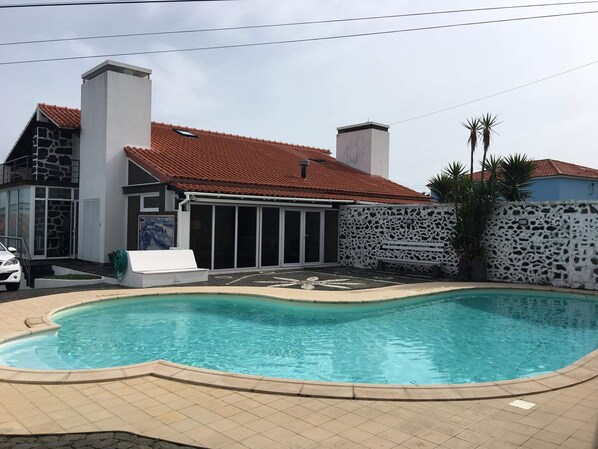 Outdoor pool - Graceful Villa in Capelas With Private Swimming Pool (Ponta Delgada)