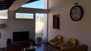 Living room - Graceful Villa in Capelas With Private Swimming Pool (Ponta Delgada)