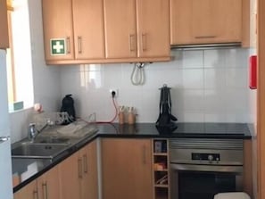 Private kitchen - Graceful Villa in Capelas With Private Swimming Pool (Ponta Delgada)