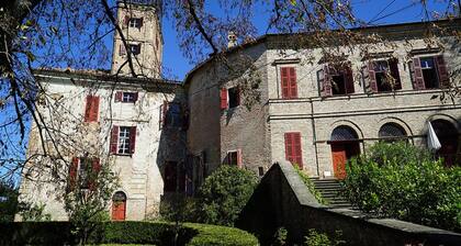 Charming Castle Stay, Robella