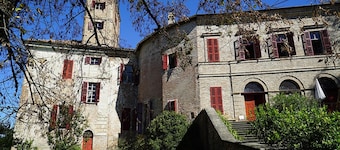 Charming Castle Stay, Robella