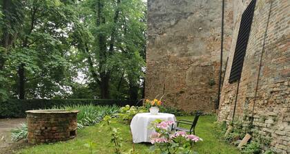 Charming Castle Stay, Robella