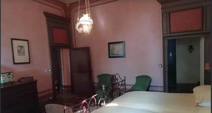 Charming Castle Stay, Robella