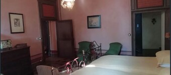 Charming Castle Stay, Robella