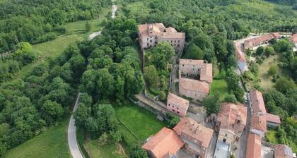 Charming Castle Stay, Robella