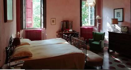 Charming Castle Stay, Robella