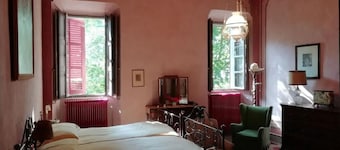 Charming Castle Stay, Robella