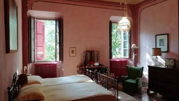 House | 1 bedroom, individually furnished, bed sheets