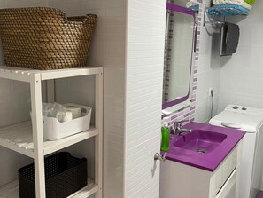 Shower, towels - Scenic Apartment in Benalmadena With Jacuzzi, Fitness Room (Benalmádena)