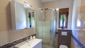 Shower, towels