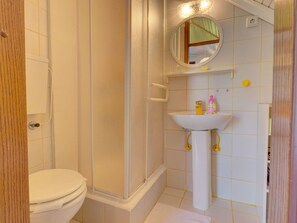 Shower, towels