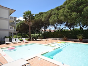 Outdoor pool - Apartment on the Ground Floor in the Beautiful Golf Resort of Praia D'el Rey (Obidos)