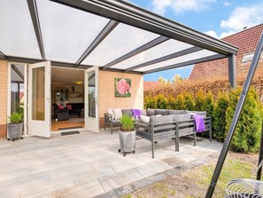 House | Balcony - Vacation Home With Jacuzzi (Schoonloo)