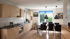 House | Private kitchen - Vacation Home With Jacuzzi (Schoonloo)