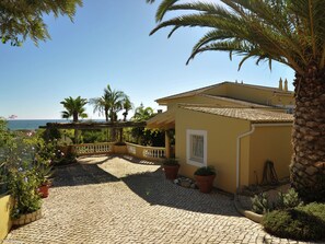 Exterior - Semi-detached Villa With 1 Bedroom Located Near Meia Praia Beach - Lagos (Lagos)