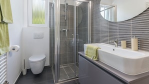 Bathroom - Modern Apartment With Terrace for 4 Persons in Pore? (Porec)