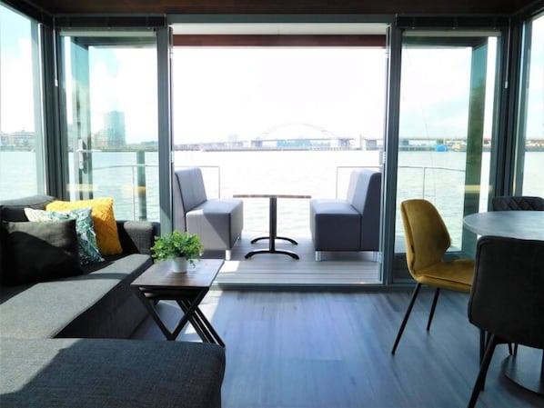 Mobile Home | Living room - Boat in Volendam Near Marina Museum (Volendam)