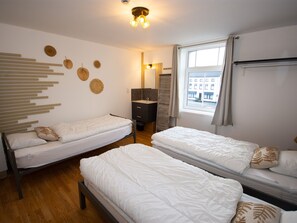 Huis | 4 slaapkamers, individueel gemeubileerd, een strijkplank/strijkijzer