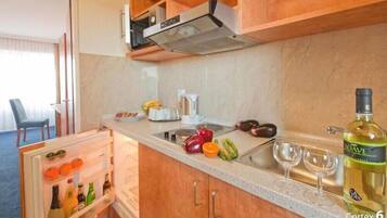 Fridge, microwave, coffee/tea maker, cookware/dishes/utensils