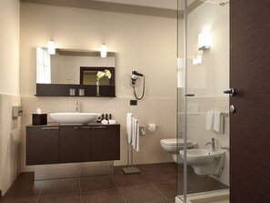 Bathtub, towels