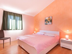 Cottage | 3 bedrooms, iron/ironing board
