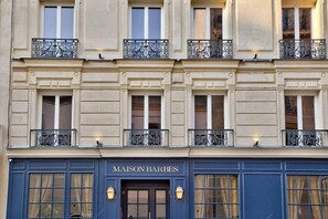 Exterior detail - Maison Barbes (Paris)