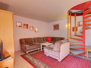TV - Beautiful Apartment in West of Slovenia With Garden (Bled)