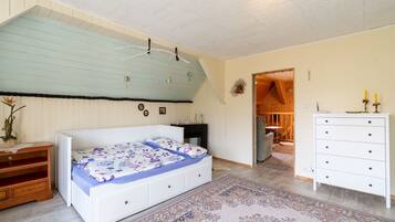 House | 3 bedrooms, individually furnished, bed sheets