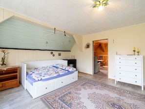 House | 3 bedrooms, individually furnished, bed sheets