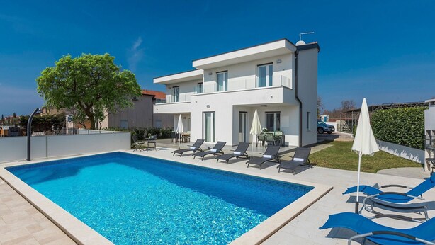 Outdoor pool - Comfortable Villa With Private Pool (Porec)