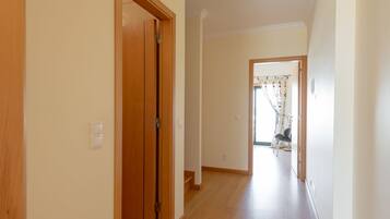 3 bedrooms, bed sheets