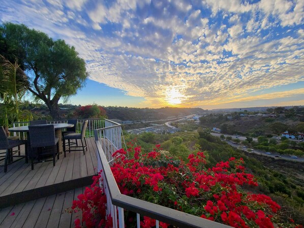Outdoor dining - Amazing Views & Great Location at Casa Del Cerro, close to SDSU (San Diego)