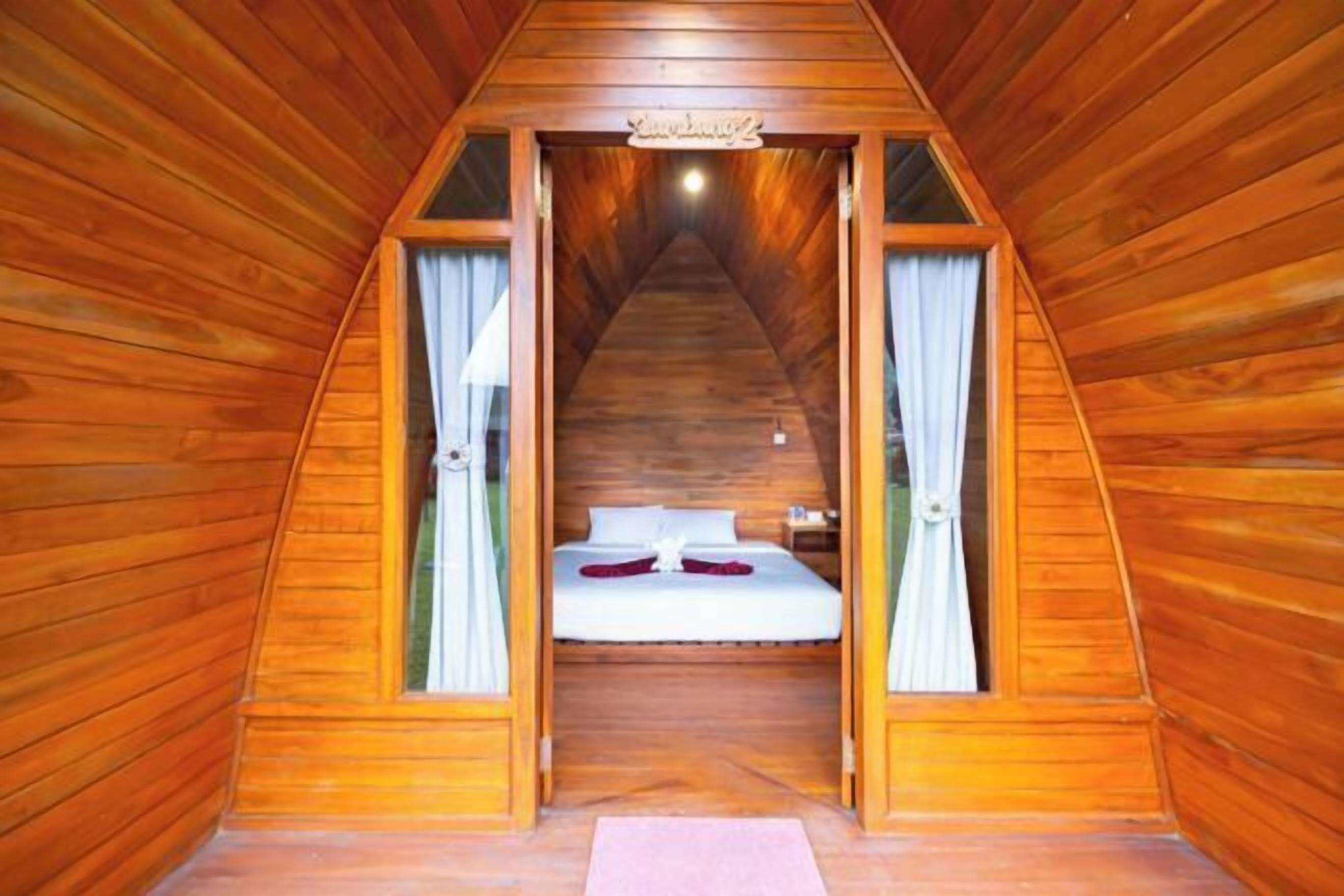 Escrivaninha, cortinas blackout, Wi-Fi de cortesia